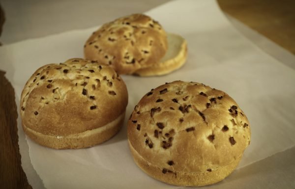 Hickory Smoked Onion Bun Jumbo, Sliced